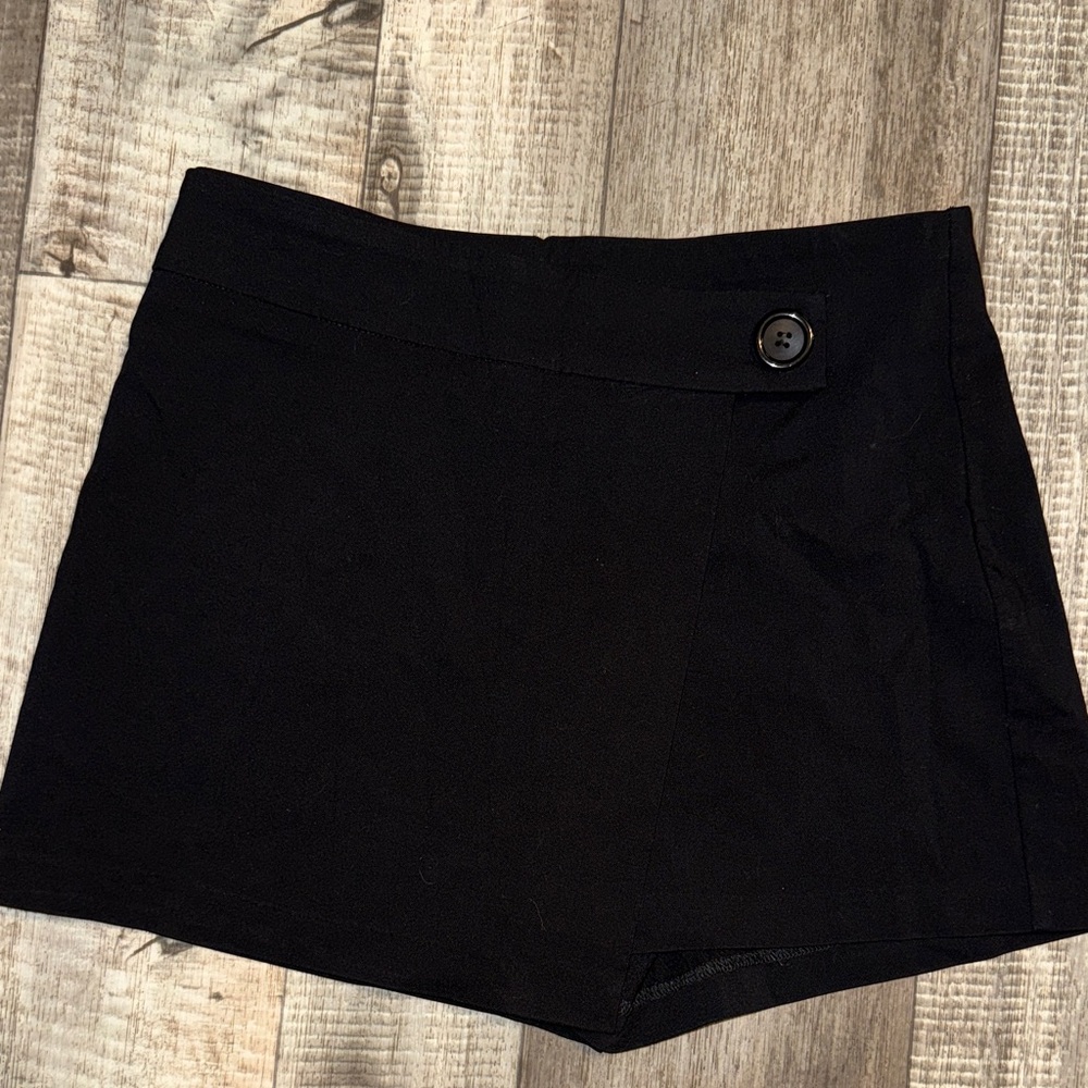 JOE BENBASSET  Black Skorts-size Large